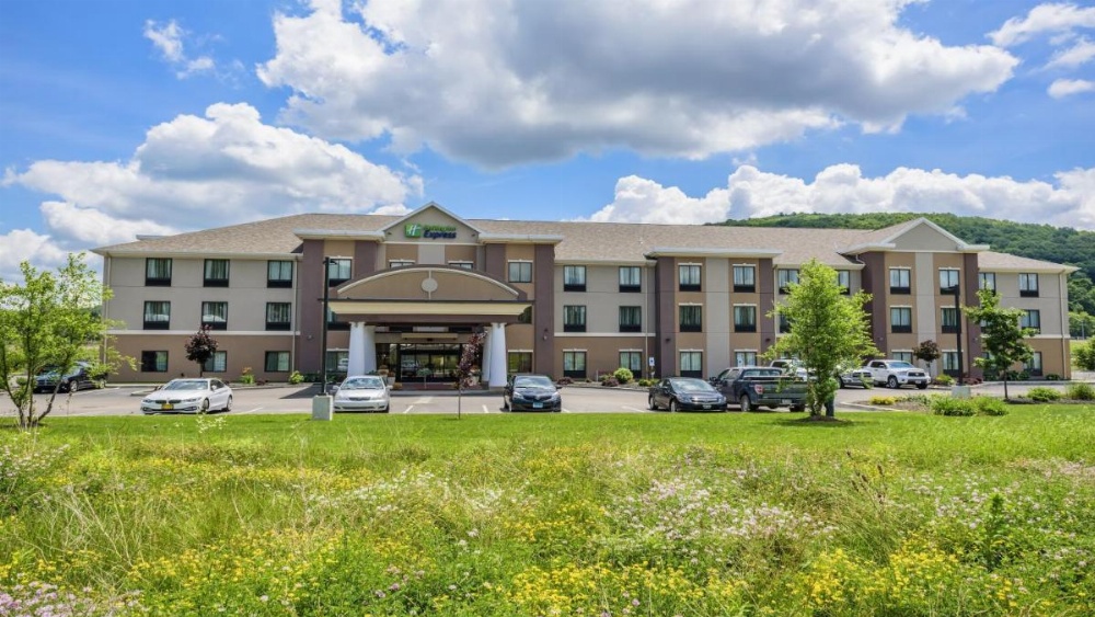 Holiday Inn Express and Suites - Bradford Image 11