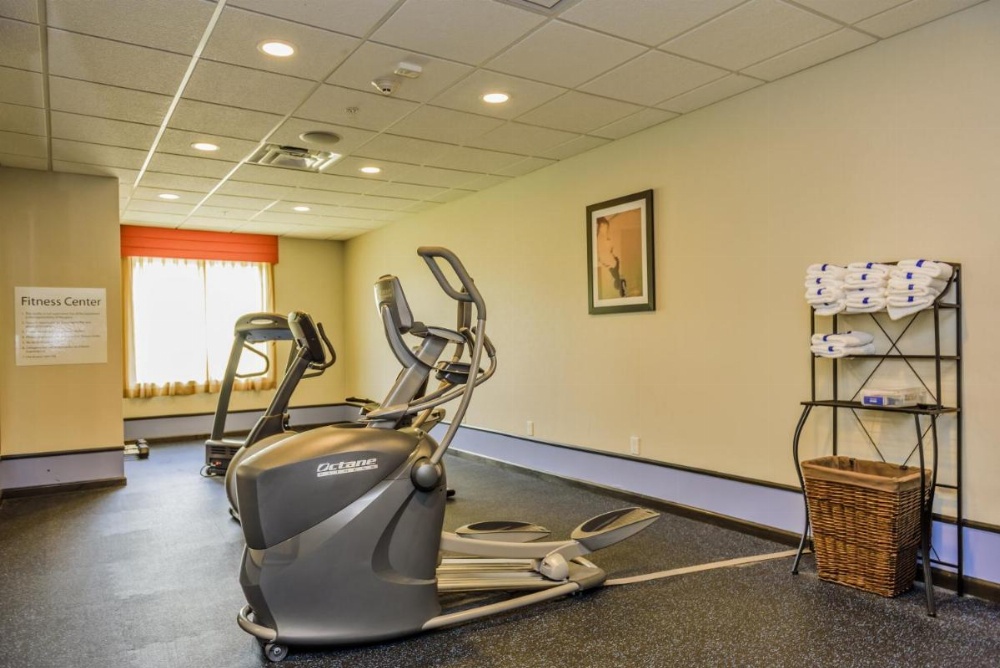 Holiday Inn Express and Suites - Bradford Image 14
