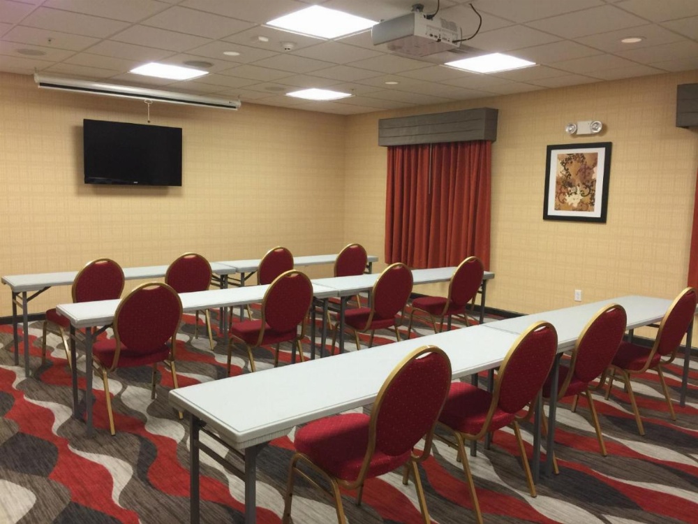 Holiday Inn Express and Suites - Bradford Image 19