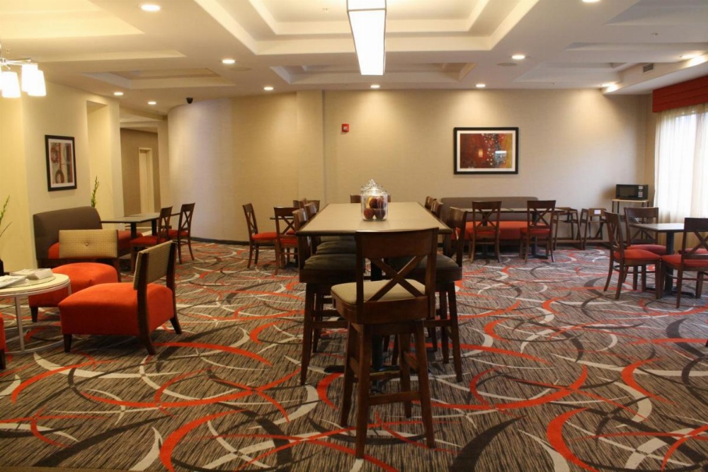 Holiday Inn Express and Suites - Bradford Image 20