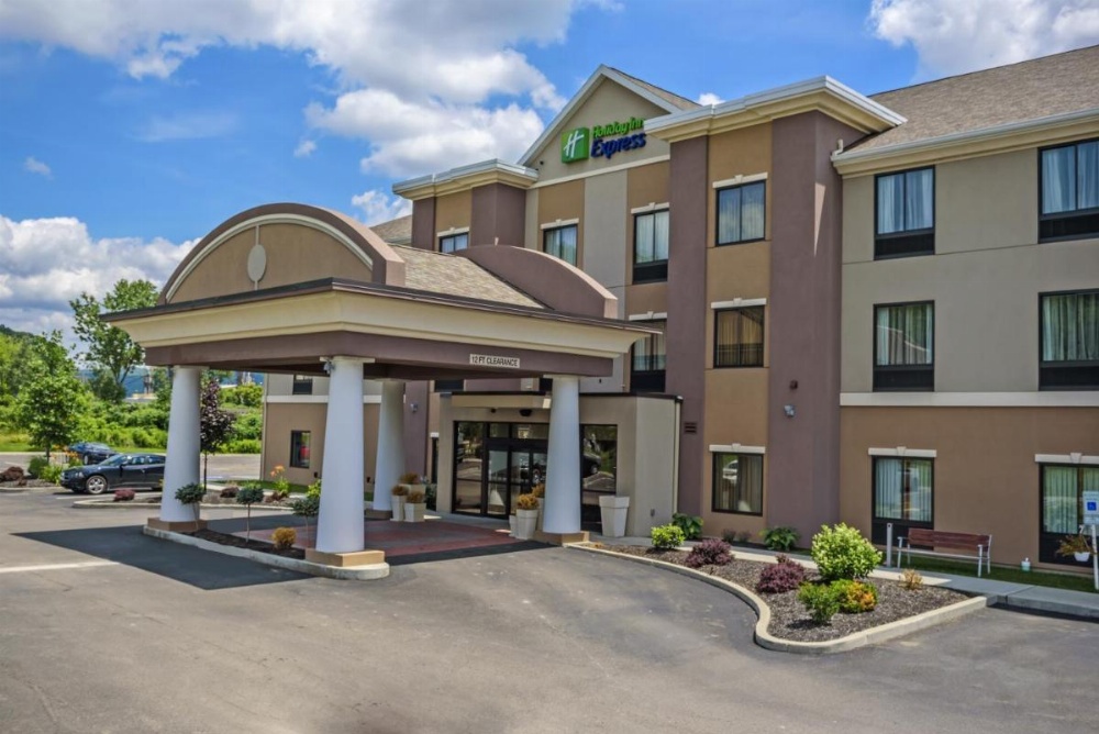 Holiday Inn Express and Suites - Bradford Image 27